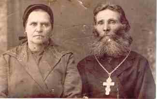 Иерей Григорий Хлебунов с супругой.