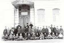 Церковно-приходская школа при Иоанно-Предтеченском монастыре, располагавшаяся в настоятельком корпусе обители  (начало 20-го века).