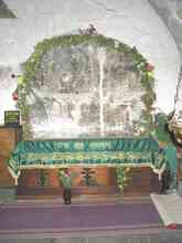 Гробница над могилой преподобного Кирилла  и остатками древней росписи над ней