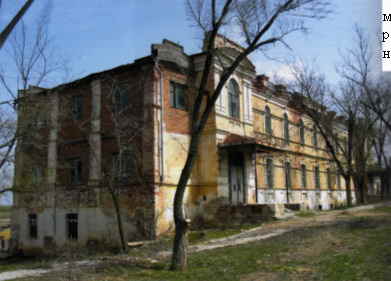 Одно из зданий разрушенного Чуркинского монастыря