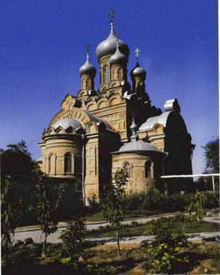 Бывший Сретенский храм, переименованный при возвращении Православной Церкви в Иоанна-Предтененский