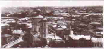 Вид на Крестовоздвиженскую церковь с колокольни Благовещенскаго монастыря