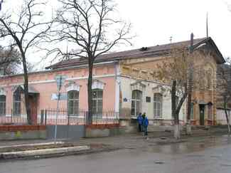 Здание Воскресной  школы Казанской церкви где располагался Алексеевский лазарет.